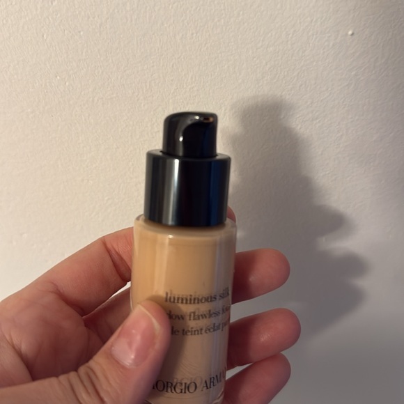Giorgio Armani luminous silk flawlesss foundation - Picture 3 of 3